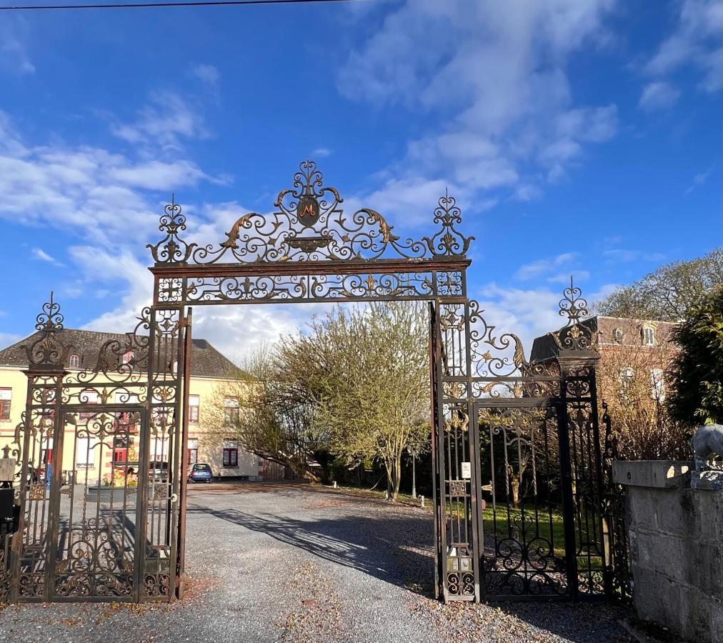 Bed and Breakfast Domaine Des Anges Avesnes-sur-Helpe Exterior foto