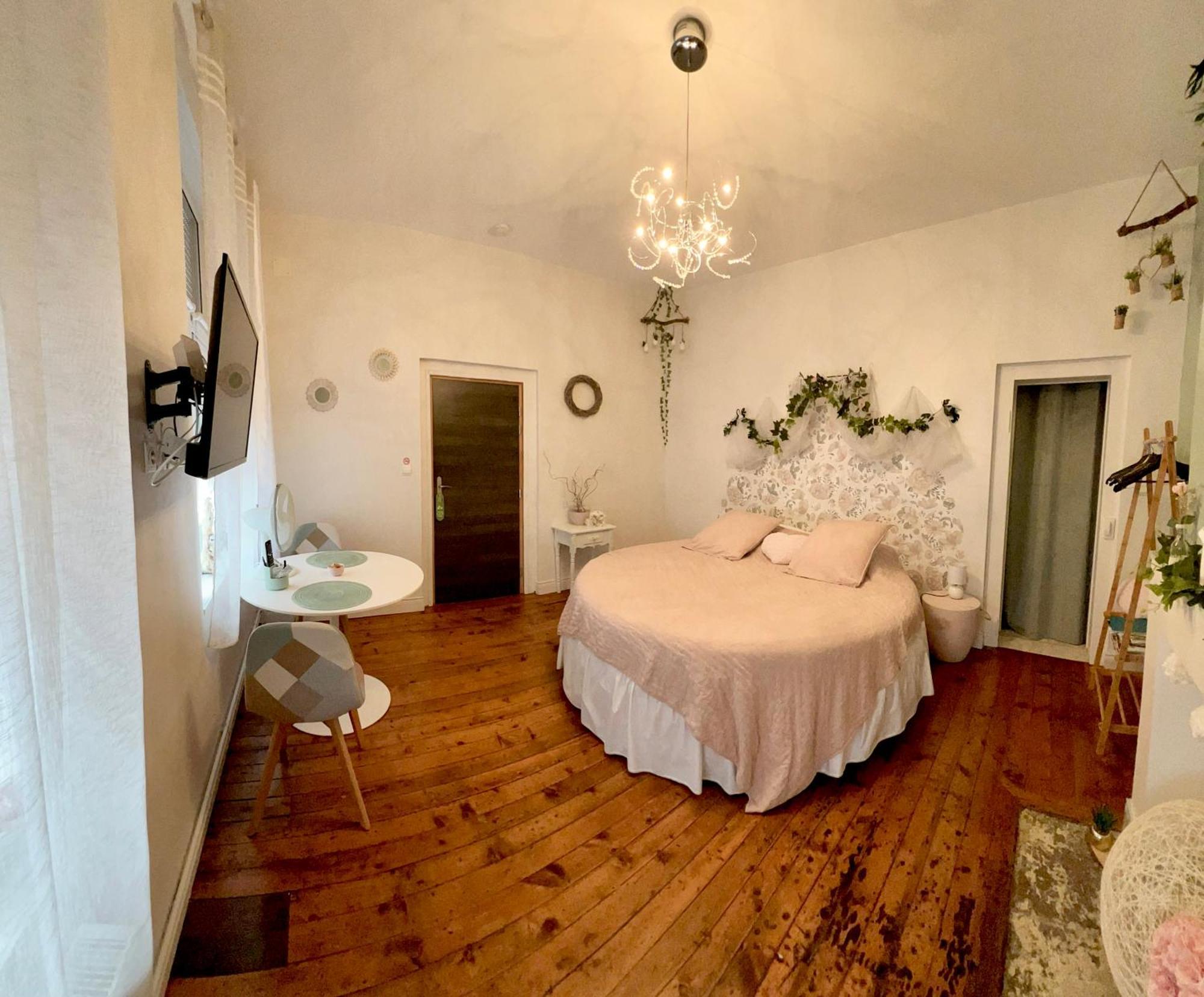 Bed and Breakfast Domaine Des Anges Avesnes-sur-Helpe Exterior foto